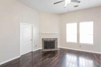 28702 Hidden Cove Dr in Magnolia, TX - Building Photo - Building Photo