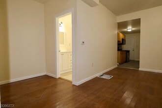89 Cutler St, Unit 1 in Newark, NJ - Building Photo - Building Photo