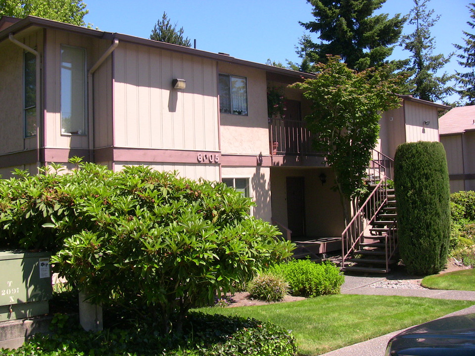 Laurel Terrace in Lynnwood, WA - Building Photo