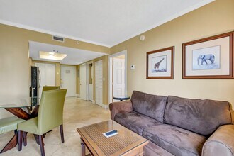 2951 S Bayshore Dr in Miami, FL - Building Photo - Building Photo