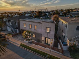 1077 10th St in Hermosa Beach, CA - Building Photo