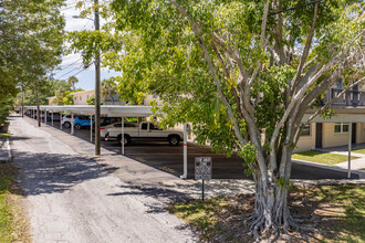 Northeast Gardens Condominiums in St. Petersburg, FL - Building Photo - Building Photo