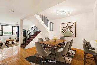 111 Mulberry St, Unit Townhouse B in Newark, NJ - Foto de edificio - Building Photo