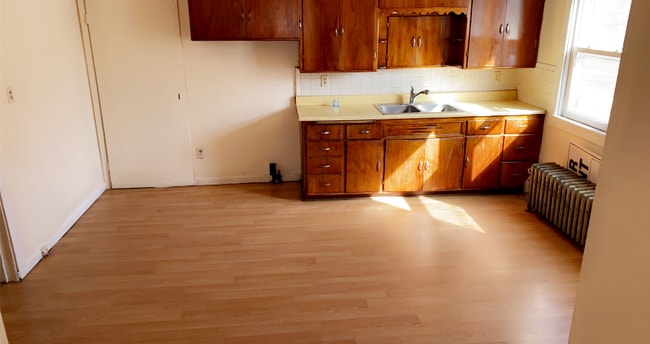 2690 S 10th St, Unit B in Milwaukee, WI - Building Photo - Building Photo