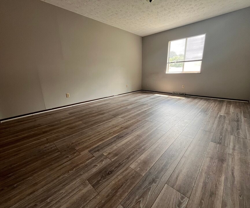 106 West Paradise Street in Orrville, OH - Building Photo