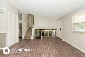 470 Meadow Cir in Greenwood, IN - Building Photo - Building Photo