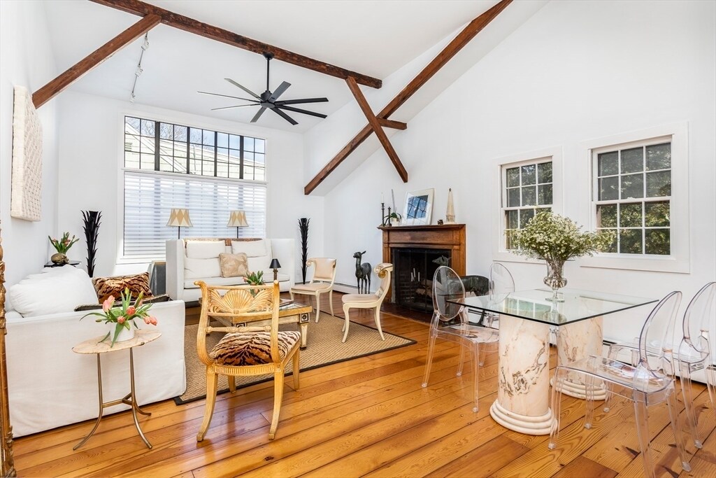 5 Stacey Ct in Marblehead, MA - Building Photo