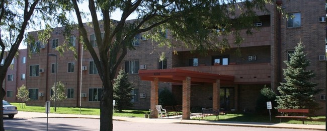 Shire I & II Apartments in Sioux City, IA - Building Photo - Building Photo