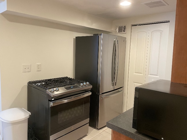 1302 Brookview Ln in Smyrna, GA - Building Photo - Building Photo