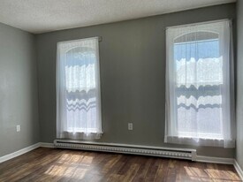 1021 Hudson Rd in St. Paul, MN - Building Photo