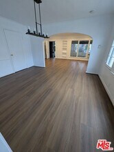 640 N Poinsettia Pl in Los Angeles, CA - Building Photo - Building Photo