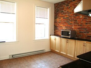 32 Grove St, Unit 6 in Boston, MA - Building Photo - Building Photo