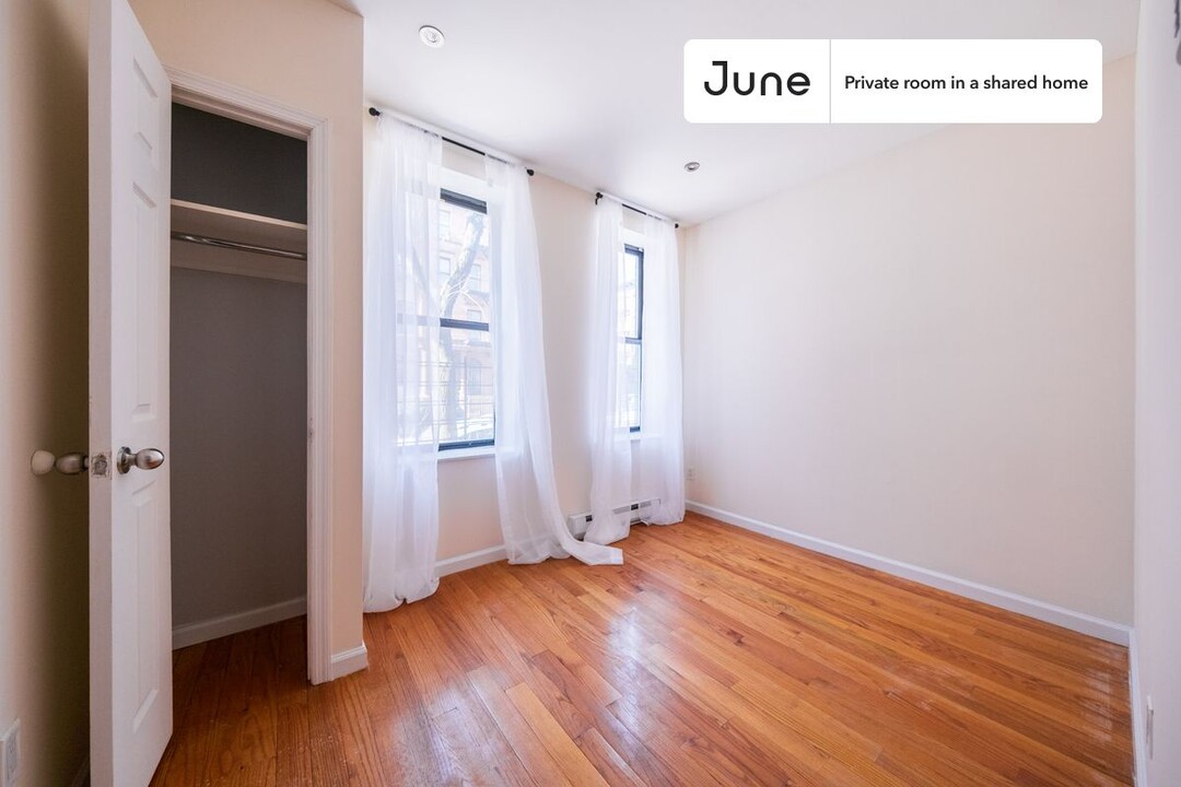 Private bedroom in 4 bed/2 bath Home in New York, NY - Building Photo