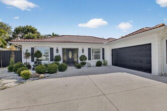 1012 W Camino Real in Boca Raton, FL - Building Photo - Building Photo