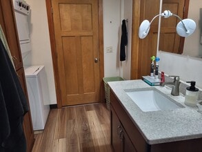 437 Main St, Unit 3 in Red Wing, MN - Building Photo - Building Photo