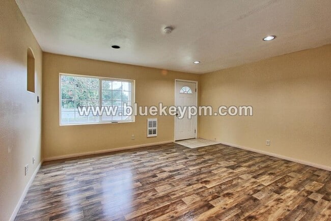 140 NE 156th Ave in Portland, OR - Building Photo - Building Photo