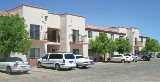 Cota Apartments in Thatcher, AZ - Foto de edificio - Building Photo