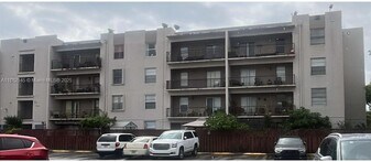 5665 W 20th Ave in Hialeah, FL - Building Photo