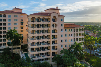 Deering Bay Condo II in Coral Gables, FL - Foto de edificio - Building Photo