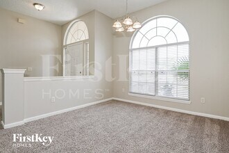 2352 Longmont Dr in Jacksonville, FL - Foto de edificio - Building Photo