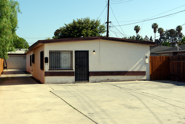 3655 W 104th St in Inglewood, CA - Foto de edificio - Building Photo