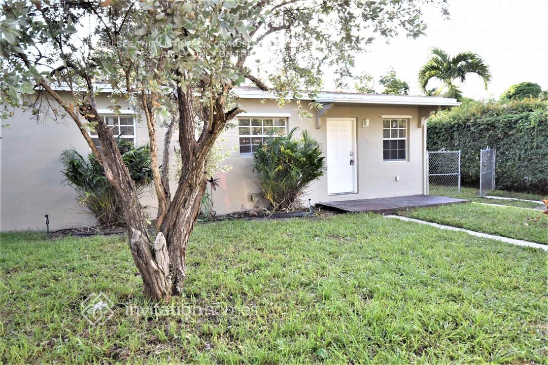 15760 NE 14th Ct in North Miami Beach, FL - Building Photo