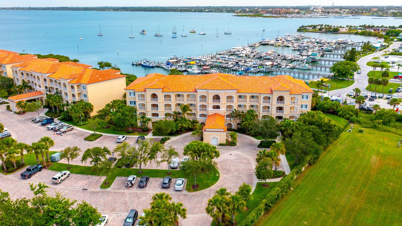 34 Harbour Isle Dr E in Fort Pierce, FL - Foto de edificio