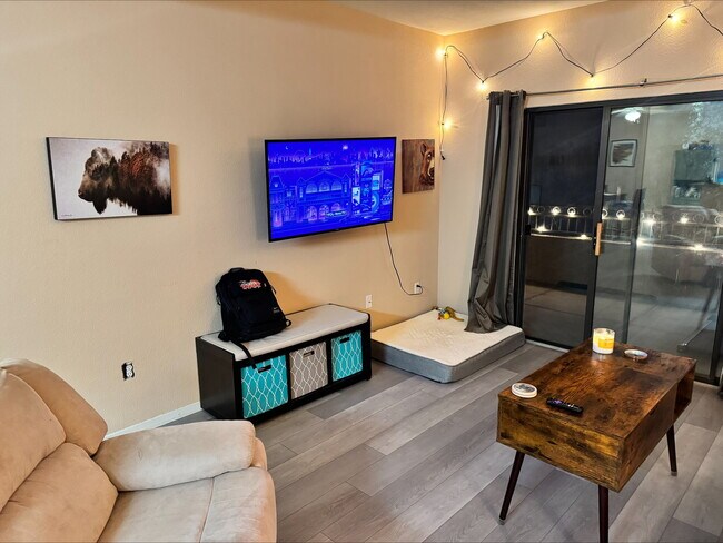 8250 N Grand Canyon Dr, Unit 2090 in Las Vegas, NV - Building Photo - Building Photo