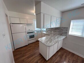 8055 SE Market St in Portland, OR - Foto de edificio - Building Photo