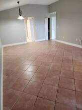 10521 SW 207th St in Cutler Bay, FL - Foto de edificio - Building Photo