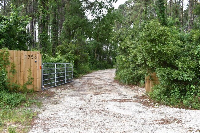 1756 County Rd 3479A in Cleveland, TX - Building Photo - Building Photo
