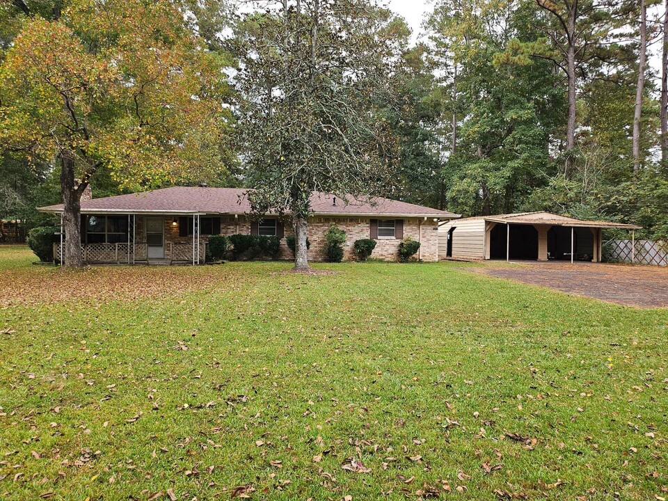 1211 Belview Rd in Leesville, LA - Building Photo