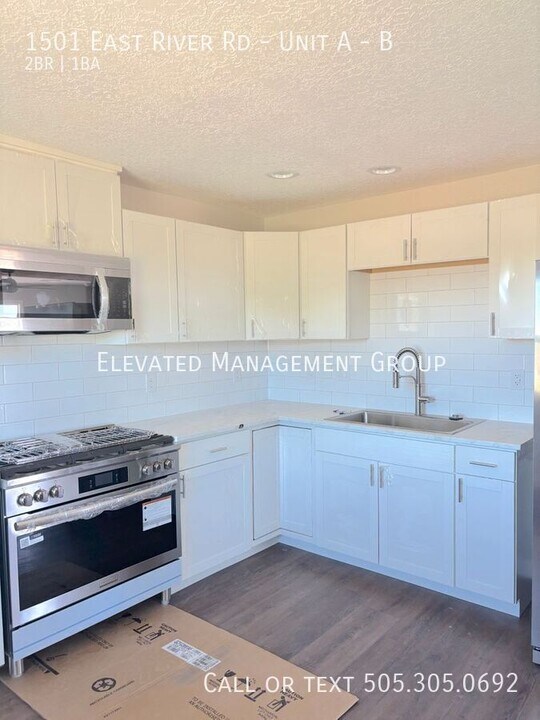 1501 E River Rd in Belen, NM - Building Photo