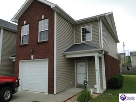 122 Darby Woods Ct in Radcliff, KY - Building Photo