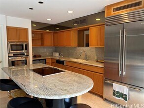 3065 La Pietra Cir in Honolulu, HI - Building Photo - Building Photo