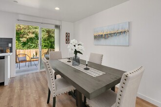 5707 Townhouses in Lynnwood, WA - Foto de edificio - Building Photo