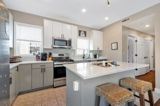 774 Columbia Rd, Unit 2T in Boston, MA - Foto de edificio - Building Photo