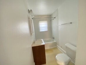 211 S Thomas St in South Hill, VA - Building Photo - Building Photo