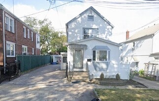 80-30 160th St in Queens, NY - Building Photo