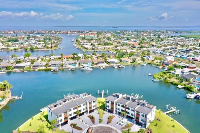 773 Gran Kaymen Way in Apollo Beach, FL - Building Photo - Building Photo