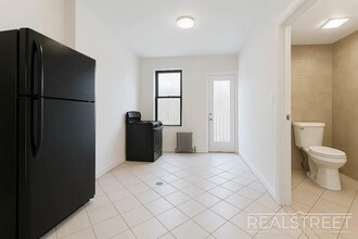 230 Highland Pl, Unit 1L in Brooklyn, NY - Foto de edificio - Building Photo