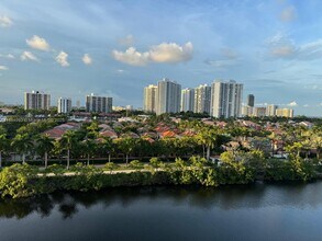 3701 N Country Club Dr, Unit 908 in Aventura, FL - Foto de edificio - Building Photo