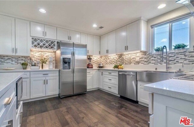 150 N Almont Dr-Unit -203 in Beverly Hills, CA - Building Photo - Building Photo