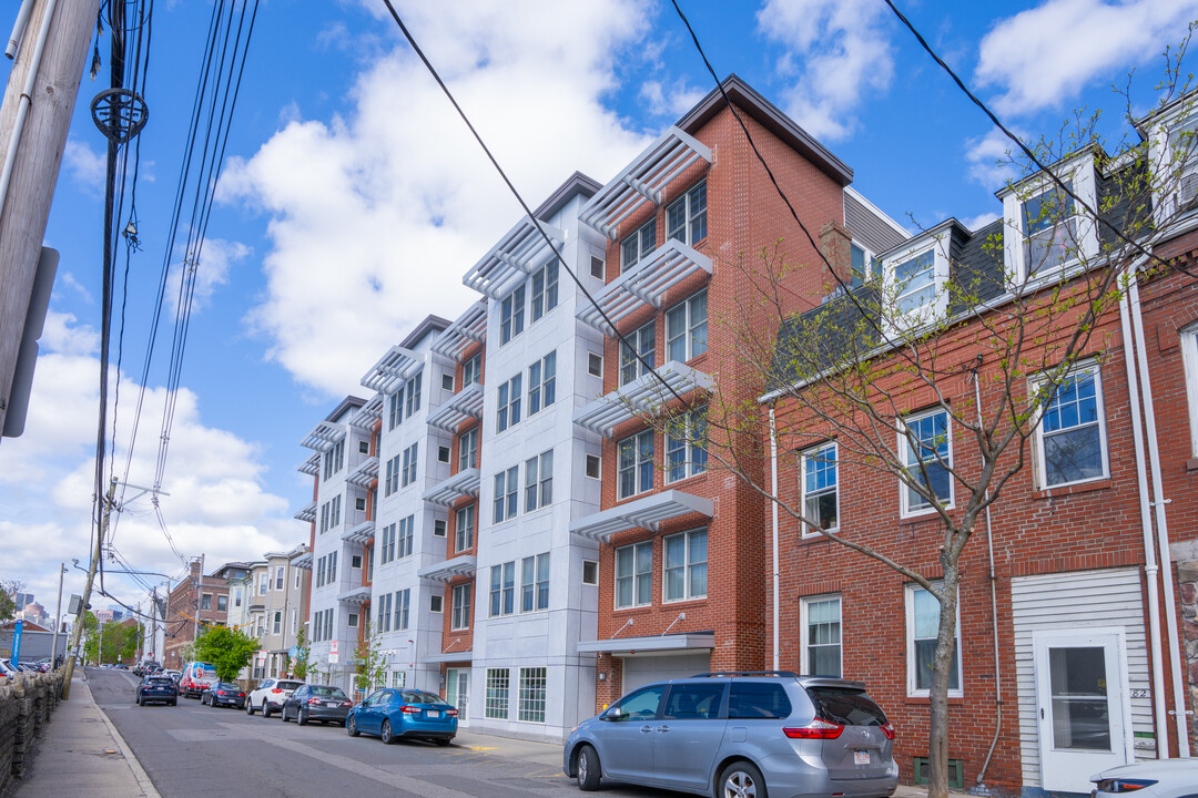 70 Bremen St in East Boston, MA - Foto de edificio