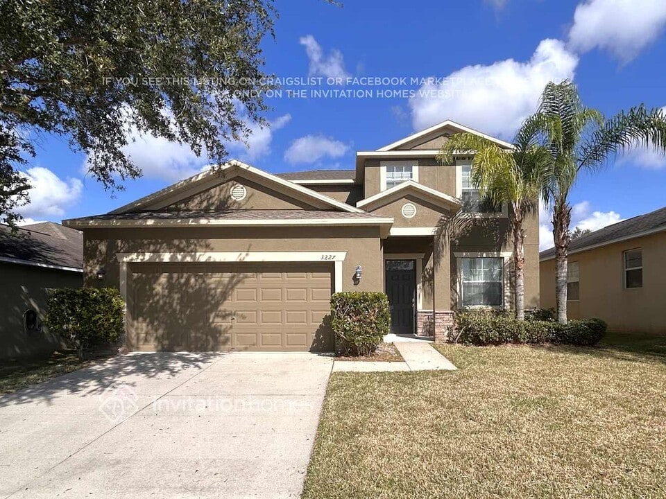 3227 Berwick Ln in Lakeland, FL - Building Photo
