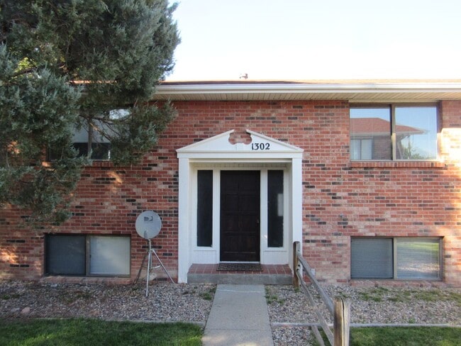 1302 S Lowell St in Casper, WY - Building Photo - Building Photo