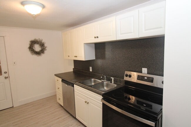 6 Smith Ct in Farmington, NH - Building Photo - Building Photo