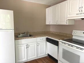 7 Padanaram Rd in Danbury, CT - Building Photo - Building Photo