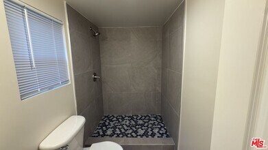 385 Redondo Ave in Long Beach, CA - Building Photo - Building Photo