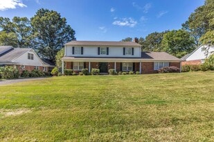 1807 Poplar Estates Pkwy in Germantown, TN - Building Photo